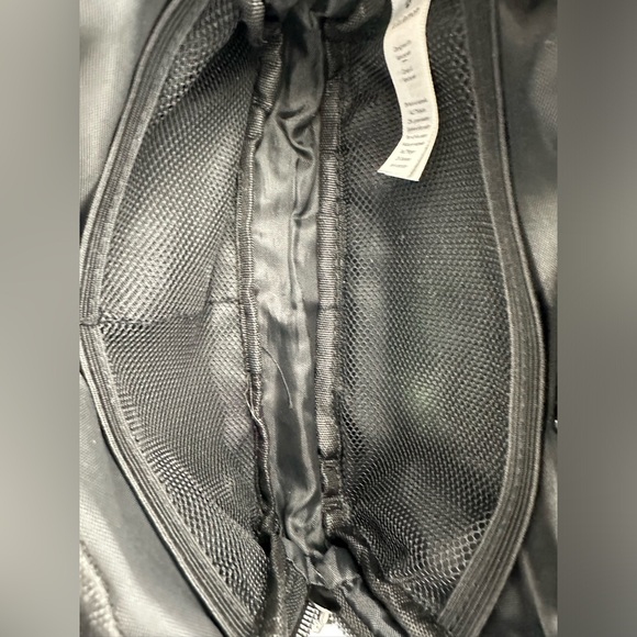 Lululemon Everywhere Belt Bag - Picture 6 of 7